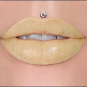 EASTER SUNDAY New in box‎ Jeffree Star Velvet Trap Lipstick Yellow matte